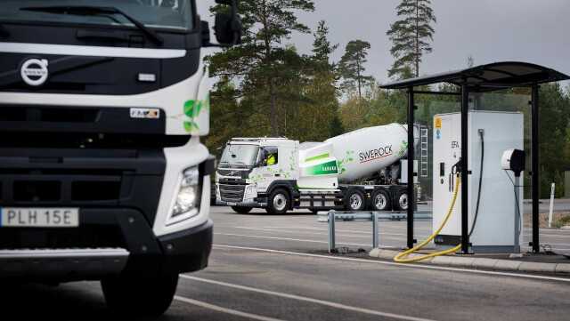 Das Projekt soll zeigen, ob und wie sich elektrisch angetriebene Lkw in der Praxis einsetzen lassen. Das Ziel ist eine Steigerung der Effizienz bei gleichzeitiger Senkung der Klimabelastung. | Fotos: Volvo Trucks