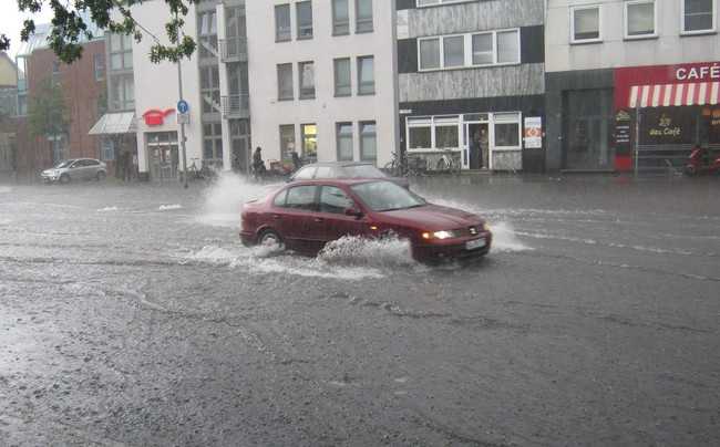 Extremwetterlagen führen zu temporären Überflutungen ganzer Stadteile und zeigen dabei in unregelmäßigen Abständen immer wieder die funktionalen Grenzen der bestehenden städtischen Infrastruktur auf. | Foto: OOWV