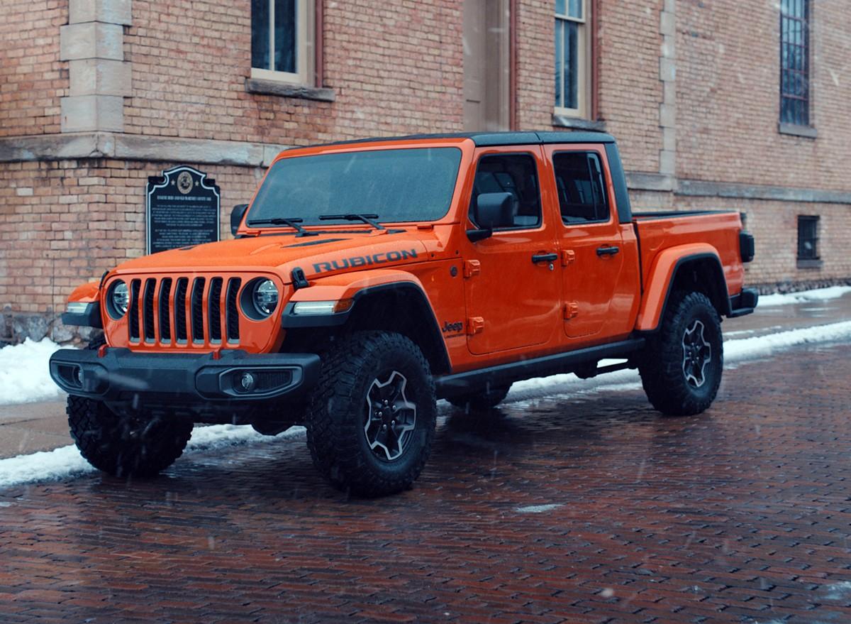 Auch optisch macht dieser Pick-Up ordentlich was her: der Jeep Gladiator in leuchtendem orange. | Foto: Jeep