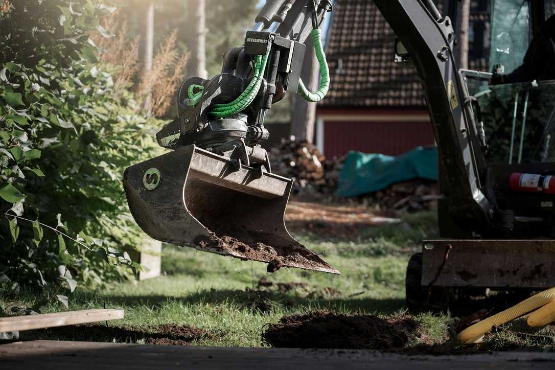 Bauma 2022: Steelwrist stellt Tiltrotator X02 für Minibagger bis 2,5 Tonnen vor