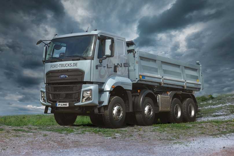 Der bis zu 450 PS starke Ford Solo-Kipper mit Meiller-Aufbau und 8x4-Antrieb schultert gut 17 t Nutzlast. | Foto: Ford Trucks