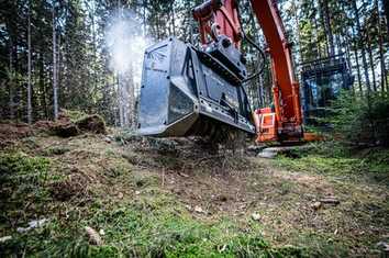 Hydraulische Mulcher für Grünpflege und Forstarbeiten