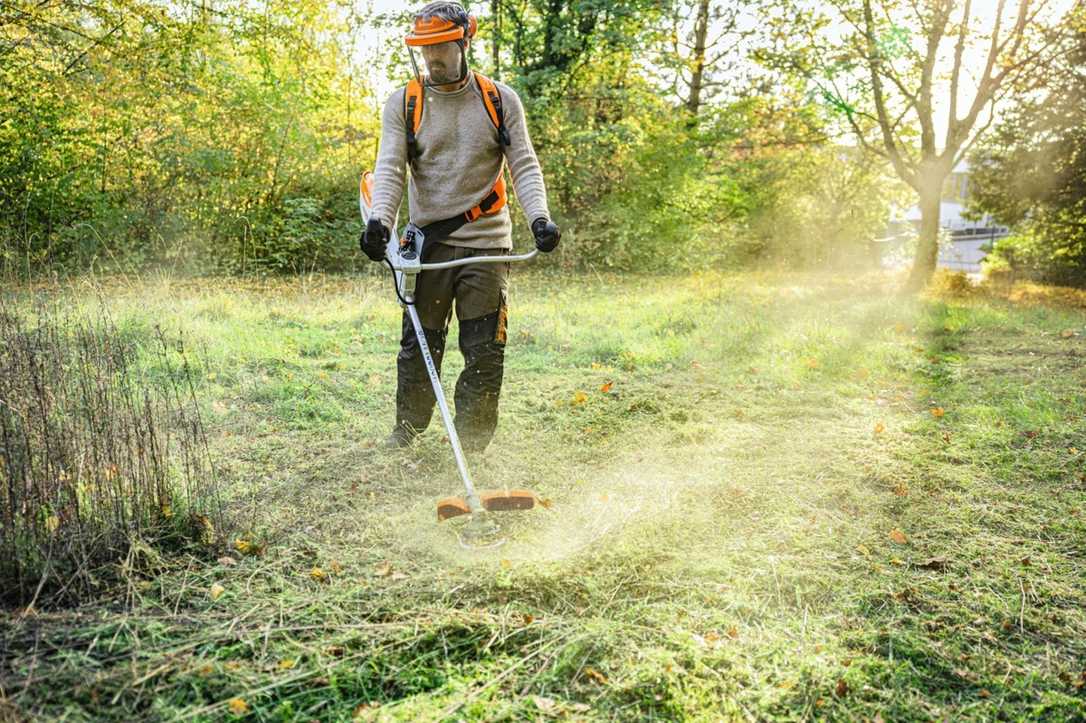 November 2024 im Garten: Stihl präsentiert Motorsense mit Akku für Profis und Heimwerker