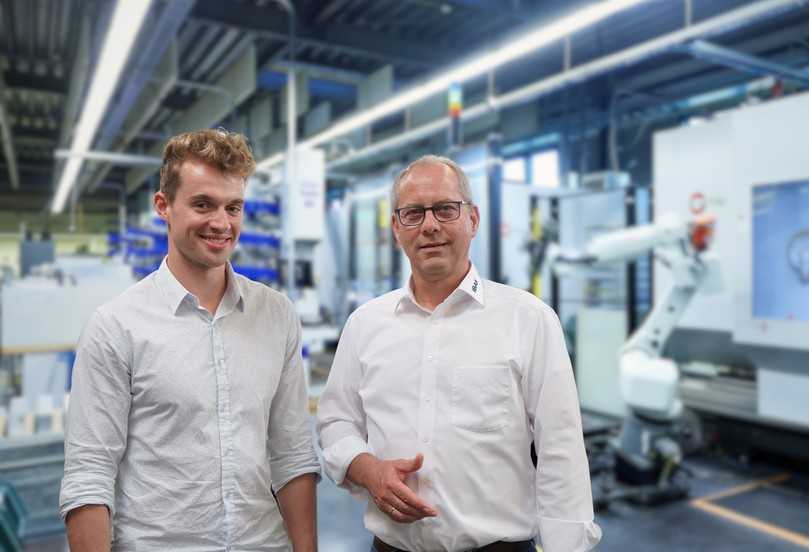 Blick auf die IBAK-Maschinentechnik zwischen den Interviewfragen: Marco Deubler (l., ISAS) und Arno Jugel (r., IBAK) | Foto: IBAK