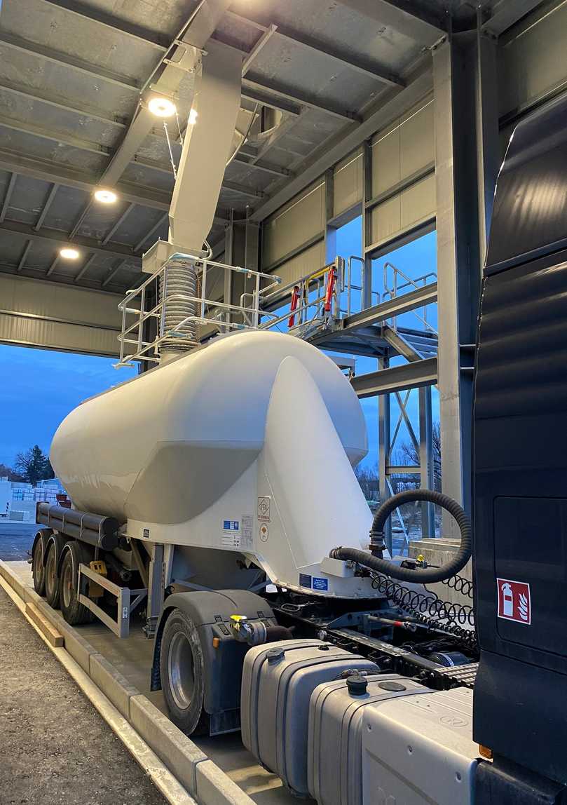 Produktionsstart in Rosenau II: Hier wird die erste Loseware im neuen Werk verladen. | Foto: Bertram Fischer 