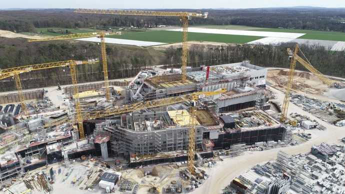 Die FAIR-Baustelle im April 2023: Der Rohbau soll bis 2024 fertig sein. | Foto: Doka