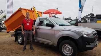 Isuzu D-Max mit Hakenabsetzer auf der Nordbau