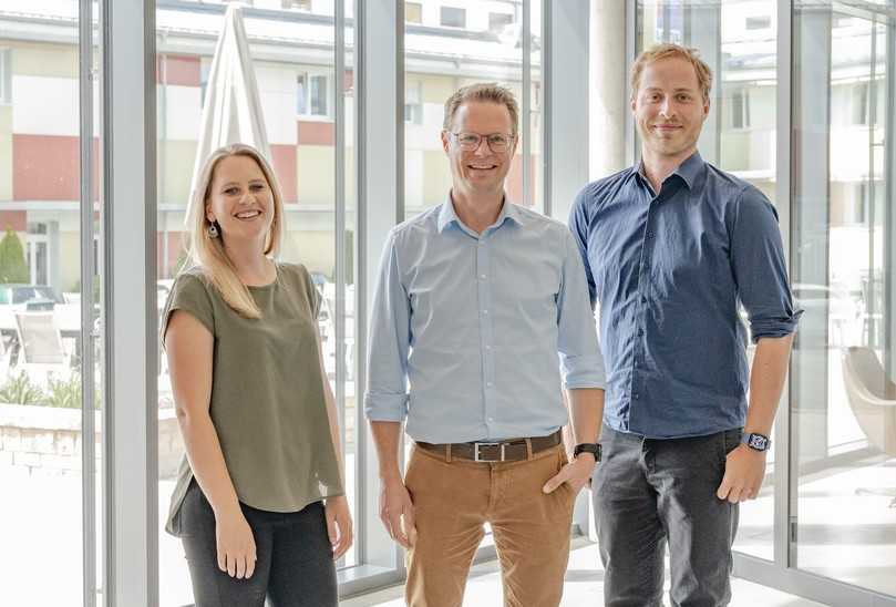 Dreier-Team der Lamilux Business Unit Building and Construction (v.l.): Marketing-Referentin Michaela Böhm, Geschäftsbereichsleiter Alexander Hoier und Projektmanager Axel Gläsel | Foto: Lamilux