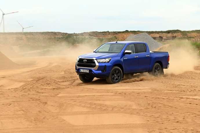 Im Verbrauch schiebt sich der Toyota Hilux trotz des größten Motors mit 8,2 Liter auf 100 Kilometer aufs oberste Treppchen. | Foto: Frank Hausmann