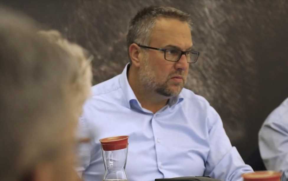 Fachkräftemangel Bau: IG Bau-Vorstand Carsten Burckhardt gibt Arbeitgebern die Schuld
