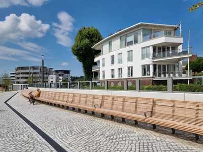 Reichlich Platz zum Sitzen vor den Toren Hamburgs