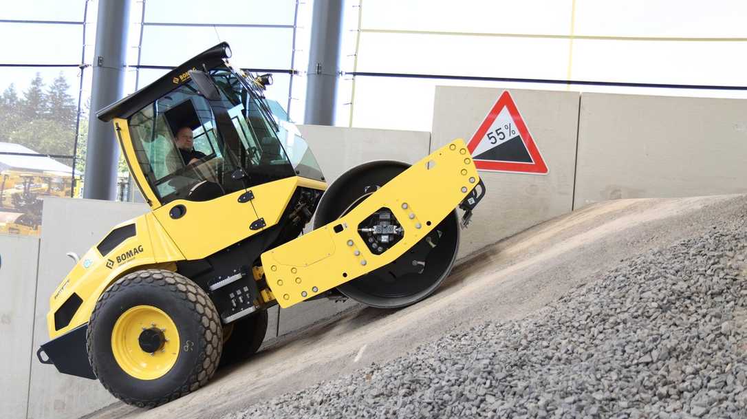 Bomag Walzenzug BW 177 BVO-5 PL mit Oszillation