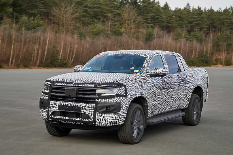 Pick-up Prototyp: Bullig mit hoch aufragender Front und kantiger Motorhaube tritt der VW Amarok im Modelljahr 2022 an. | Foto: VW Nutzfahrzeuge