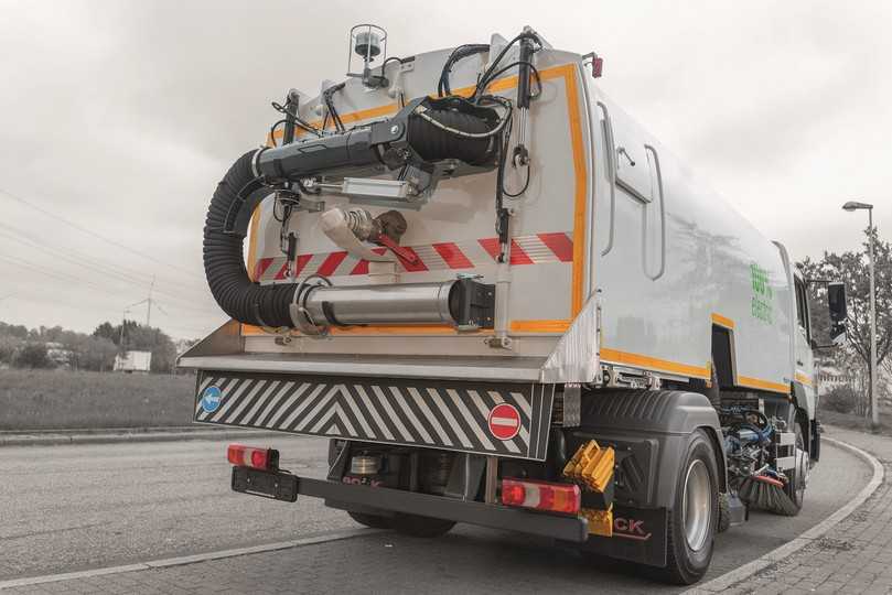 Im reinen Fahrbetrieb durch die Stadt liegen die Schallpegel-Reduzierungen bei 7 dB(A) für den Fahrer und bis zu 20 dB(A) für die Maschinen-Umgebung. | Foto: Brock Kehrtechnik/Christoph Wieboldt