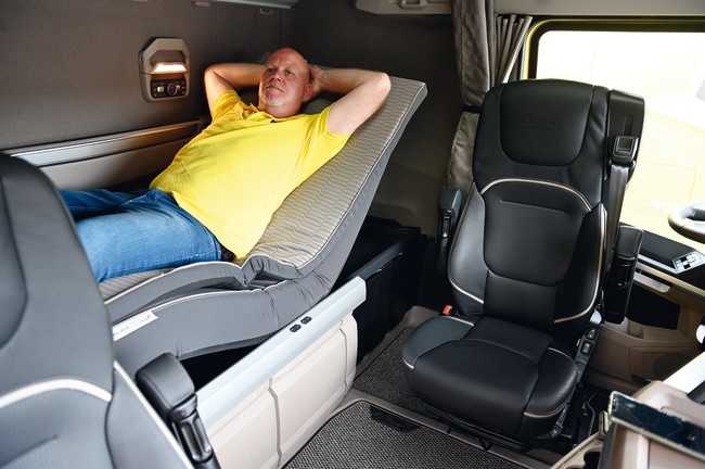 Im großzügigen Wohnbereich der DAF XG und XG+ mit elektrisch verstellbarem Bett und Drehsitz findet der Fahrer Entspannung. | Foto: QUATEX, DAF Trucks