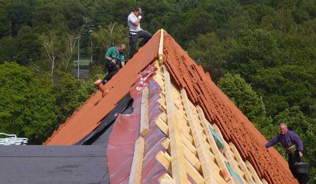 Unternehmen: Drohende Insolvenz: Dachziegelwerke Nelskamp schließen Stammwerk