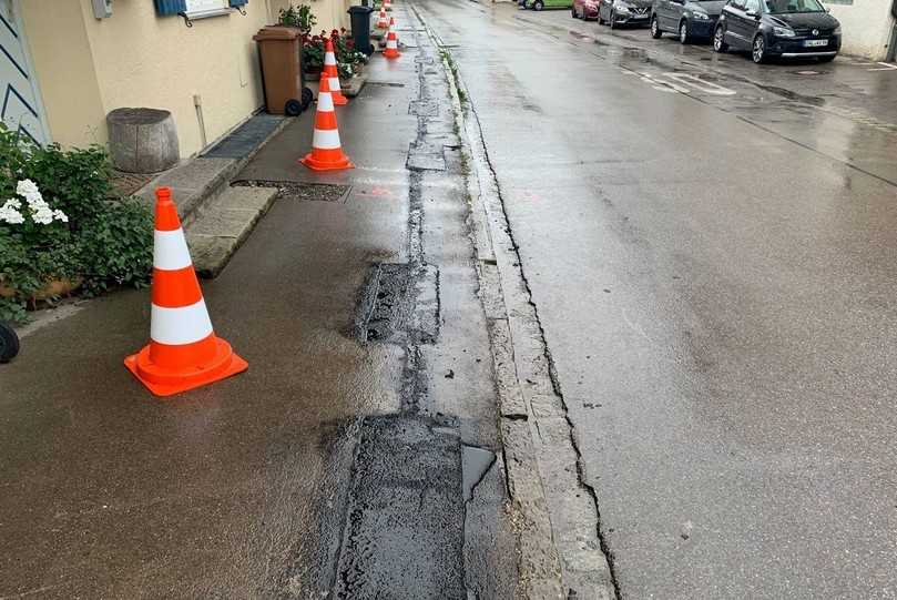 Das sollte man weder der Straße noch seinen Augen antun: schlechte Qualität beim Trenching. | Foto: GLT