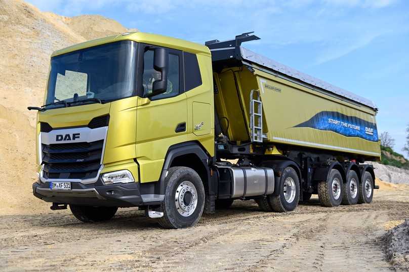 DAF XFC: Der PXP-Antrieb vorne unterstützt die angetriebene Hinterachse auf losem Grund. | Foto: QUATEX