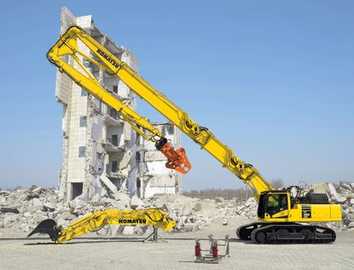 Schneller Auslegerwechsel am Komatsu-Abbruchbagger PC490HRD-11