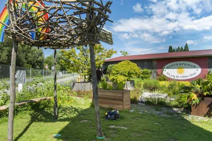 Grüne Idylle am Bodensee: Der GaLaBau-Betrieb Gartenforum hat seinen Sitz in Konstanz und wurde 1993 gegründet. | Foto: Ulrike Sommer