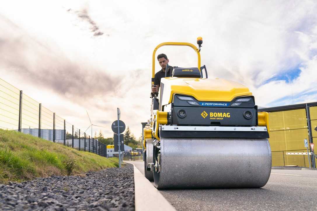 Bomag zeigt auf der Nordbau 2023 in Neumünster Baumaschinen für den Straßenbau