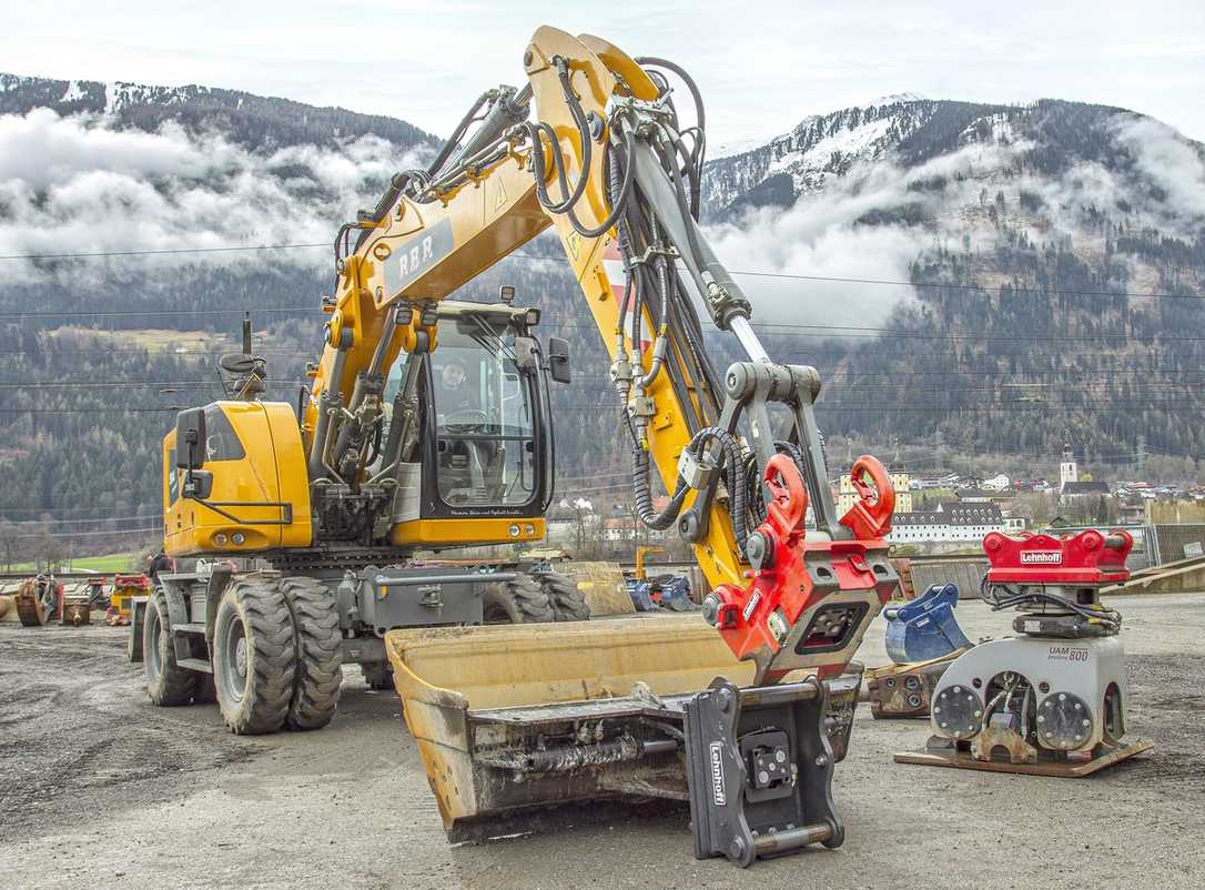 Bagger durch Schnellwechsler variabel einsetzbar