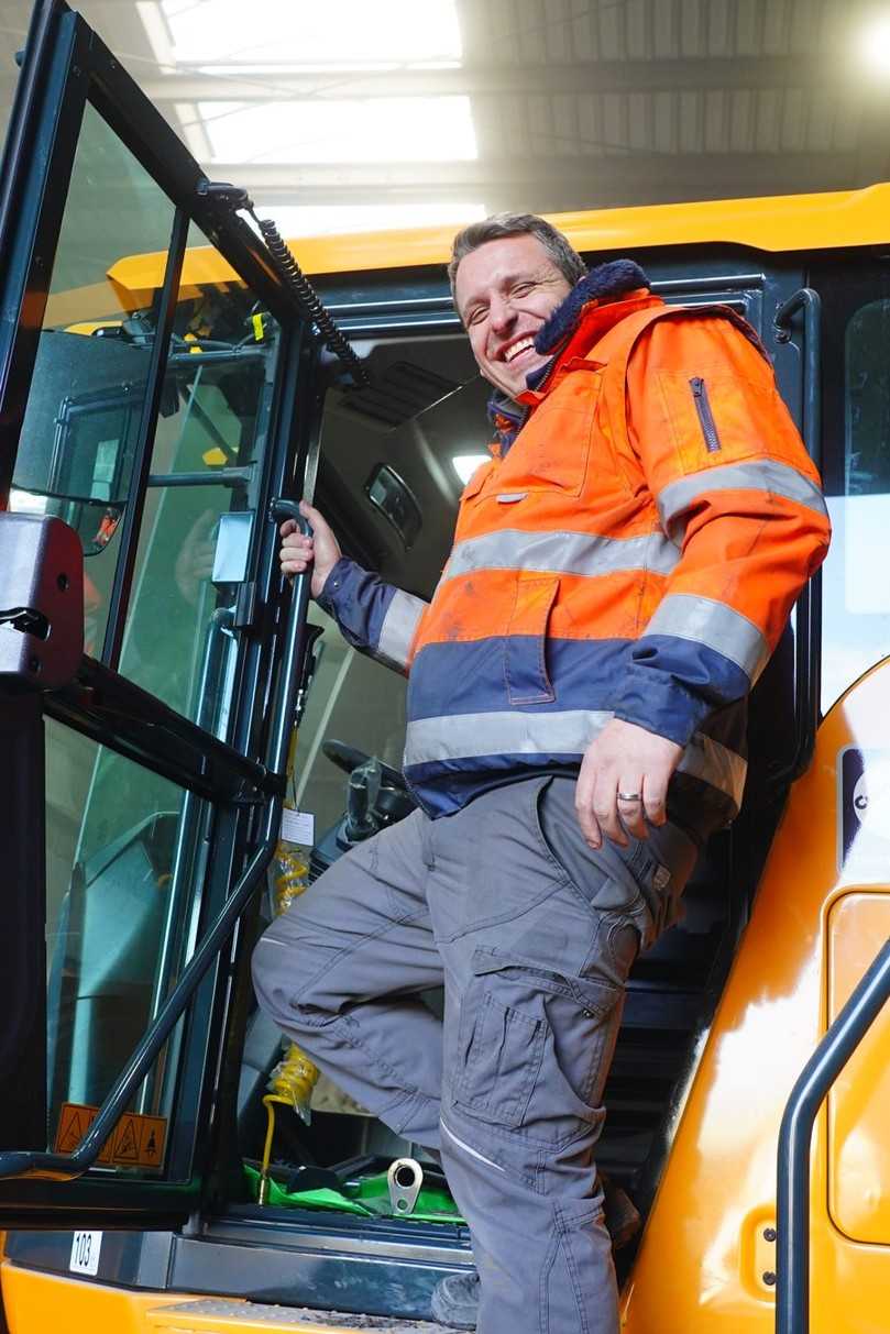 Ronny Blümel ist Teamleiter bei Horn & Co. RHIM Mineral Recovery und kennt die Vorteile der Earthmax-Reifen von BKT. | Foto: Bohnenkamp Ronny Blümel ist Teamleiter bei Horn & Co. RHIM Mineral Recovery und kennt die Vorteile der Earthmax-Reifen von BKT. | Foto: Bohnenkamp