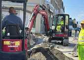 Bagger im innerstädtischen Einsatz: Wie Kurzheckbagger Stadtkerne modernisieren Bagger im innerstädtischen Einsatz: Wie Kurzheckbagger Stadtkerne modernisieren