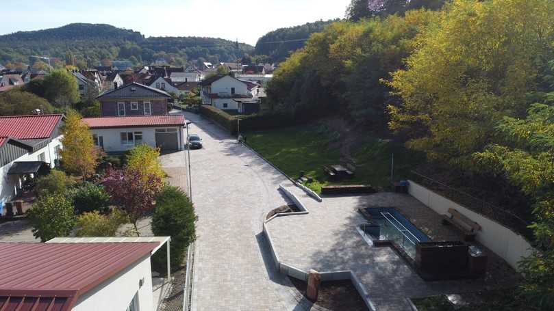 Am oberen Ende der Straße befindet sich eine Kneipp-Anlage. | Foto: Beton-Pfenning