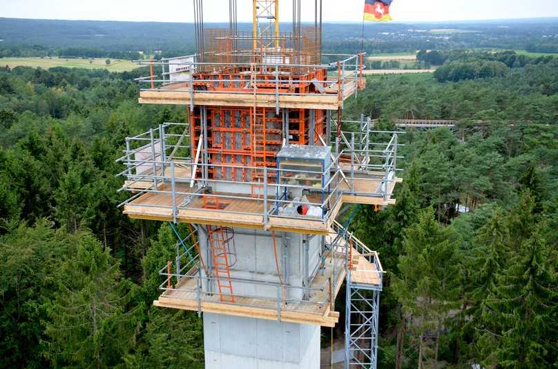 Der Aussichtsturm im Baumwipfelpfad in der Lüneburger Heide wurde in insgesamt 14 Takten fertiggestellt. | Foto: Paschal