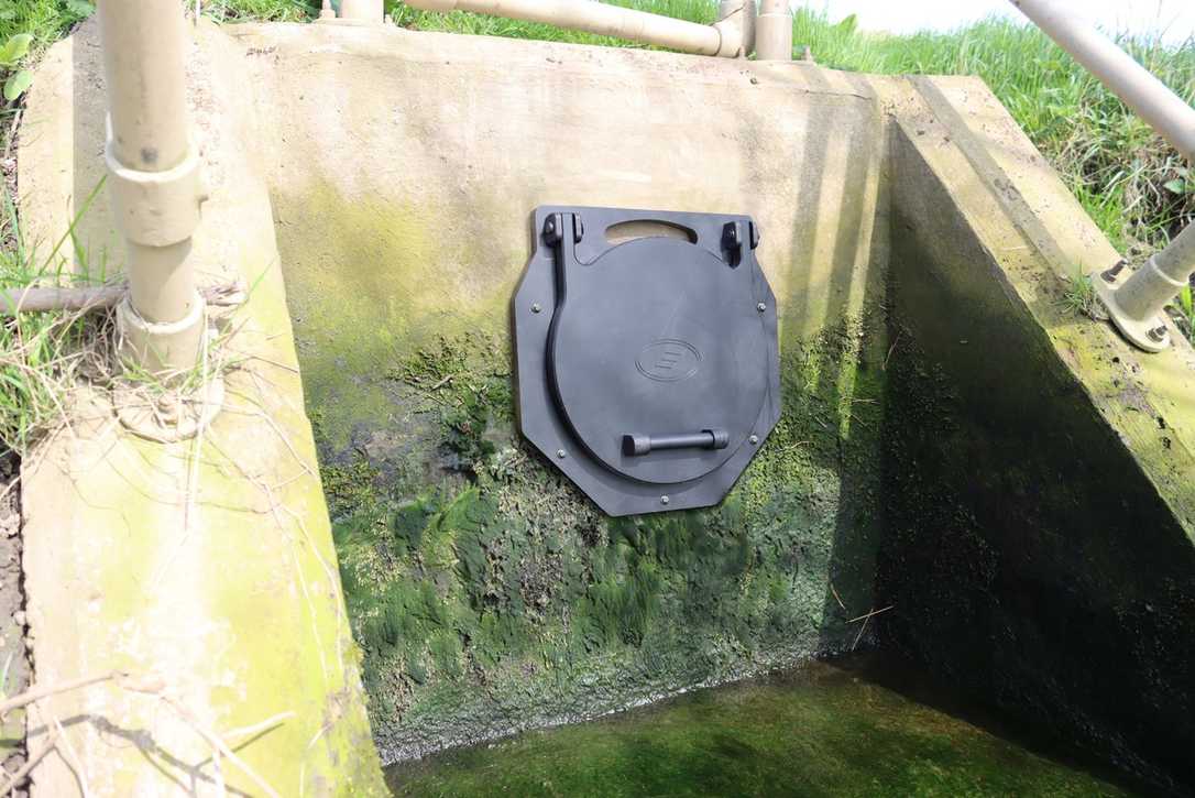 Rückstauklappe aus korrosionsfreiem Polyethylen Rückstauklappe aus korrosionsfreiem Polyethylen