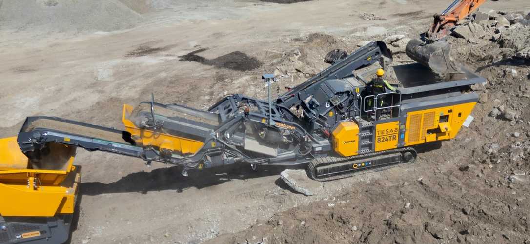 Teufelsmoor Baumaschinen zeigt Tesab Prallbrecher auf der Nordbau-Messe in Neumünster