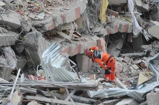 Erdbeben Türkei: Beim Wiederaufbau Normen zum erdbebensicheren Bauen umsetzen