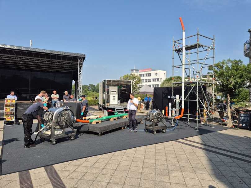 Bei den praktischen Vorführungen installierte RS Technik Liner in eine Fallleitung und in eine Rohrleitung mit Dimensionswechsel. | Foto: A. zu Eulenburg