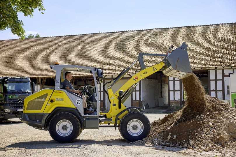 Neuling in der 0,75-Kubikmeter-Klasse: Die vergrößerte Komfortkabine des Wacker Neuson WL750 Radladers bietet viel Beinfreiheit und einen verbreiterten Einstieg. | Foto: Wacker Neuson