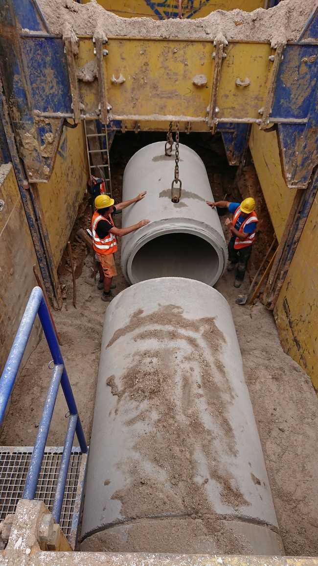Ein 32 Meter langer Rückhaltekanal im Mischsystem wurde aus Stahlbetonrohren DN 1400 von der Finger-Beton-Unternehmensgruppe mit einem Volumen von rd. 40 m3 erstellt. | Foto: Dahlem Beratende Ingenieure