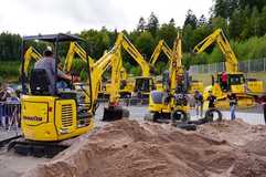 Komatsu-Händler Schlüter feiert neue Niederlassung