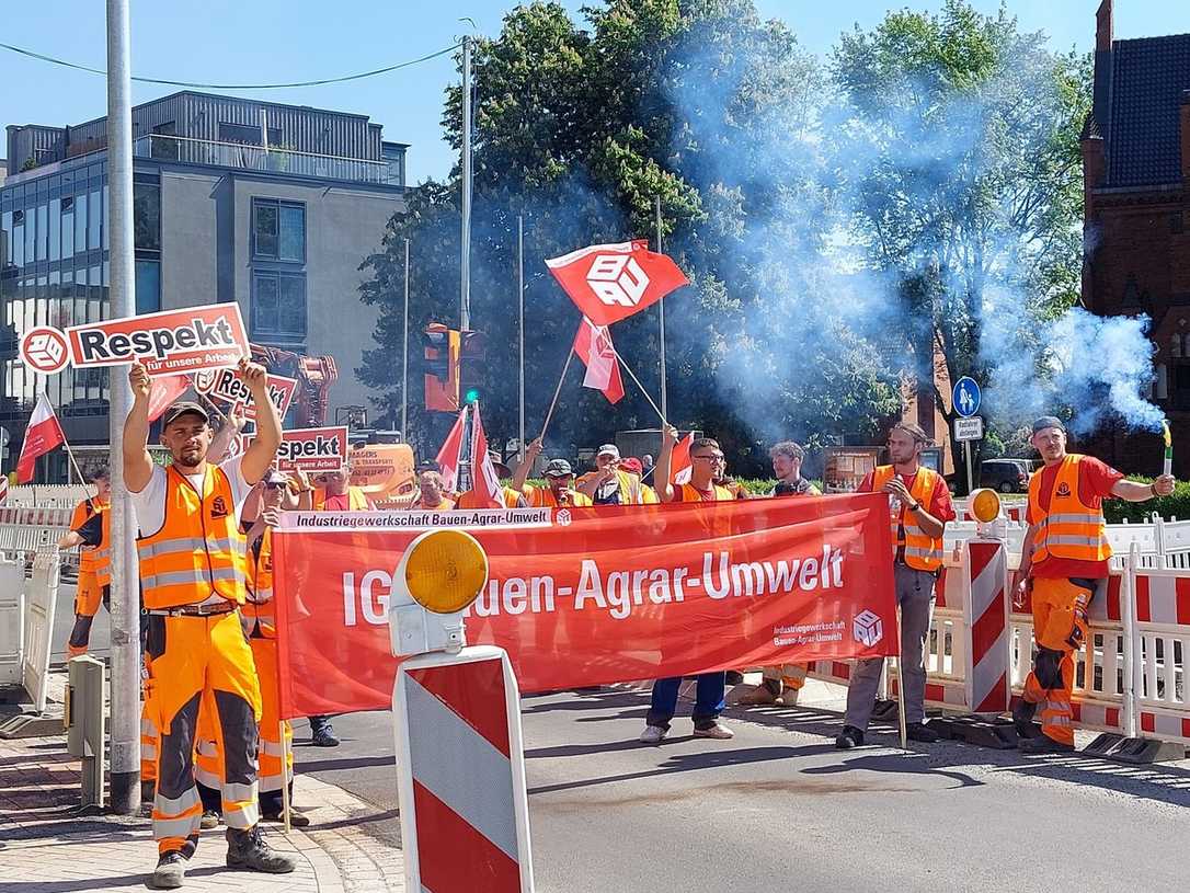 Tarifkonflikt im Baugewerbe: Spaltung im Arbeitgeberlager