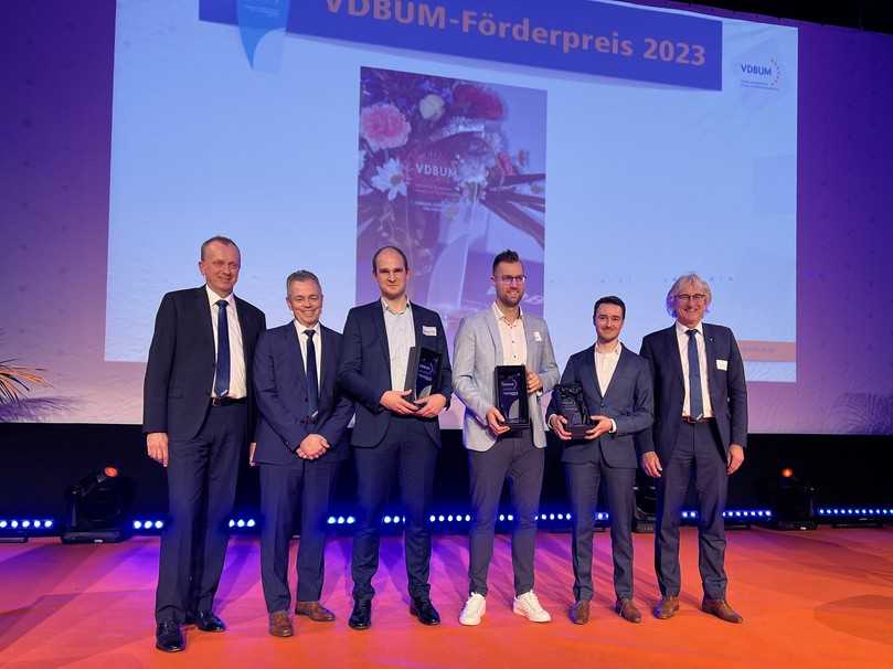 VDBUM-Präsident Peter Guttenberger (rechts) mit den Vorstandsmitglieder Dirk Bennje (von links) und Professor Jan Scholten sowie den Gewinnern des VDBUM-Förderpreises 2023 Steven Mac Nelly von Benninghoven, Daniel Wild von der Max Wild GmbH und Maximilian Schöberl von der TU München. | Foto: VDBUM