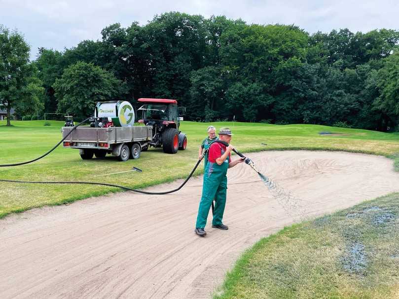 Zur Nassansaat bietet iGG als Exklusivpartner des französischen Unternehmens Euro-Tec mit dem „SpeedyGreener®“ ein kompaktes Gerät zur Begrünung kleinerer Flächen. | Foto: IGG