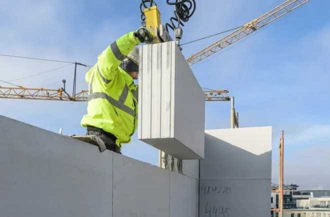 Das System "Silka XL Basic" hat Zuwachs bekommen. Zu sehen ist der schlanke Kalksandstein mit hoher Rohdichte erstmals auf der Nordbau 2025. | Foto: Xella Deutschland GmbH