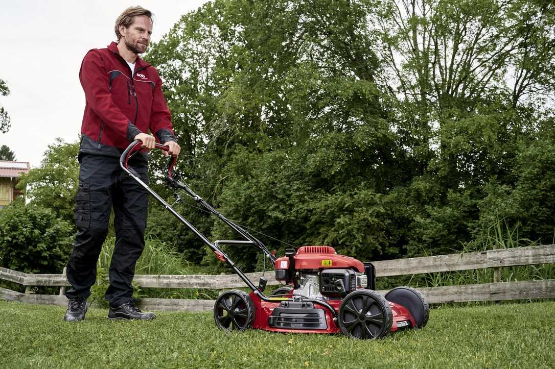 November 2024 im Garten: Die neuen Al-Ko Benzin-Mulchmäher für Profis und Heimwerker