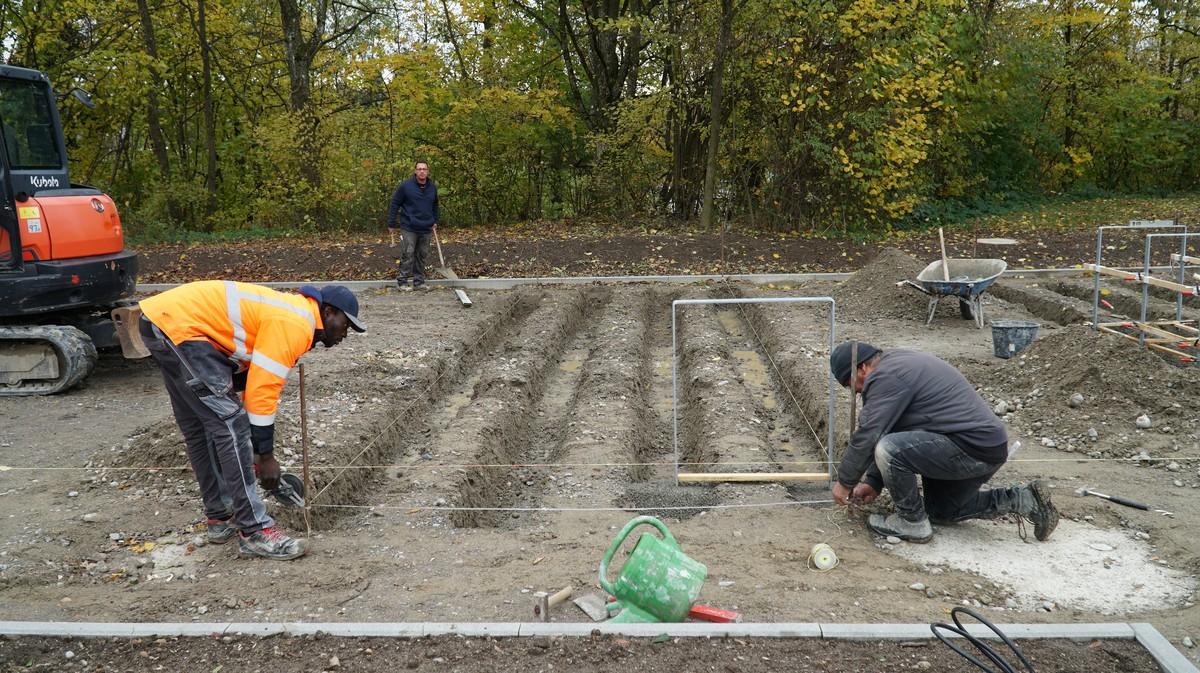 Für die Fundamente werden die Gräben ausgehoben. | Foto: Schöppler/Mahrholdt