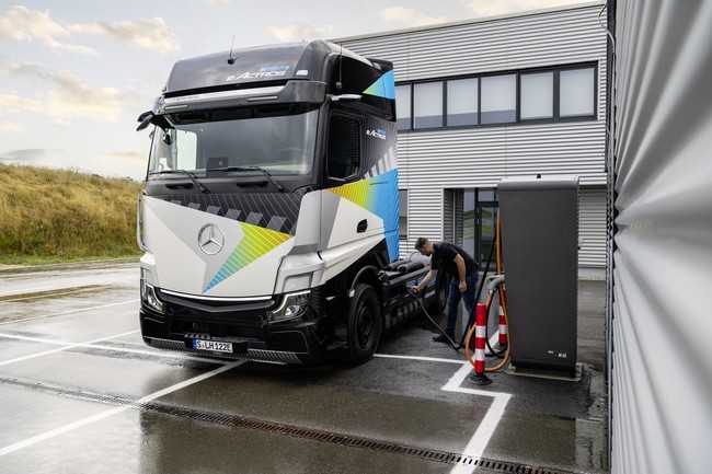 Der eActros LongHaul: Seine LFP-Akkus lassen sich an Ladesäulen mit rund einem Megawatt Leistung in weniger als 30 min von 20 auf 80% aufladen. | Foto: Daimler Truck AG