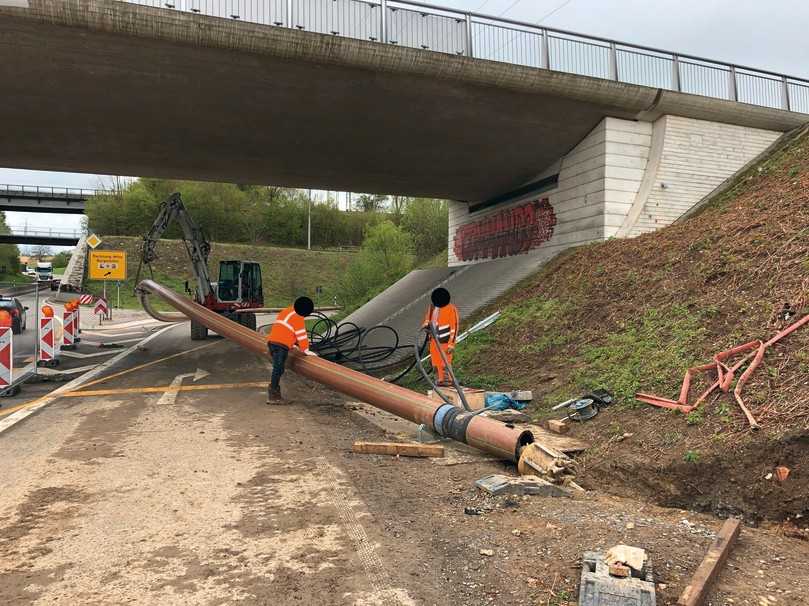 Einzug des PE RC-Rohrstrangs in den Bohrkanal | Foto: Markus Dohmann