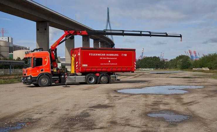 Nur einer der Scania hat zusätzlich den Palfinger-Ladekran PK 18502 SH mit 16,9 m Reichweite bekommen.