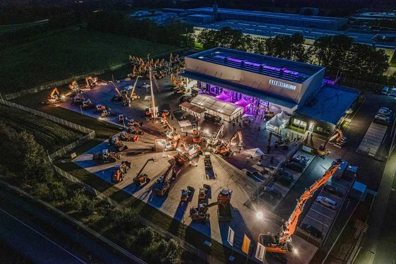 Auf dem neuen Liebherr-Betriebsgelände wird die Entwässerung über Hydrotec-Entwässerungsrinnen geregelt. | Foto: Mabo Eventtechnik