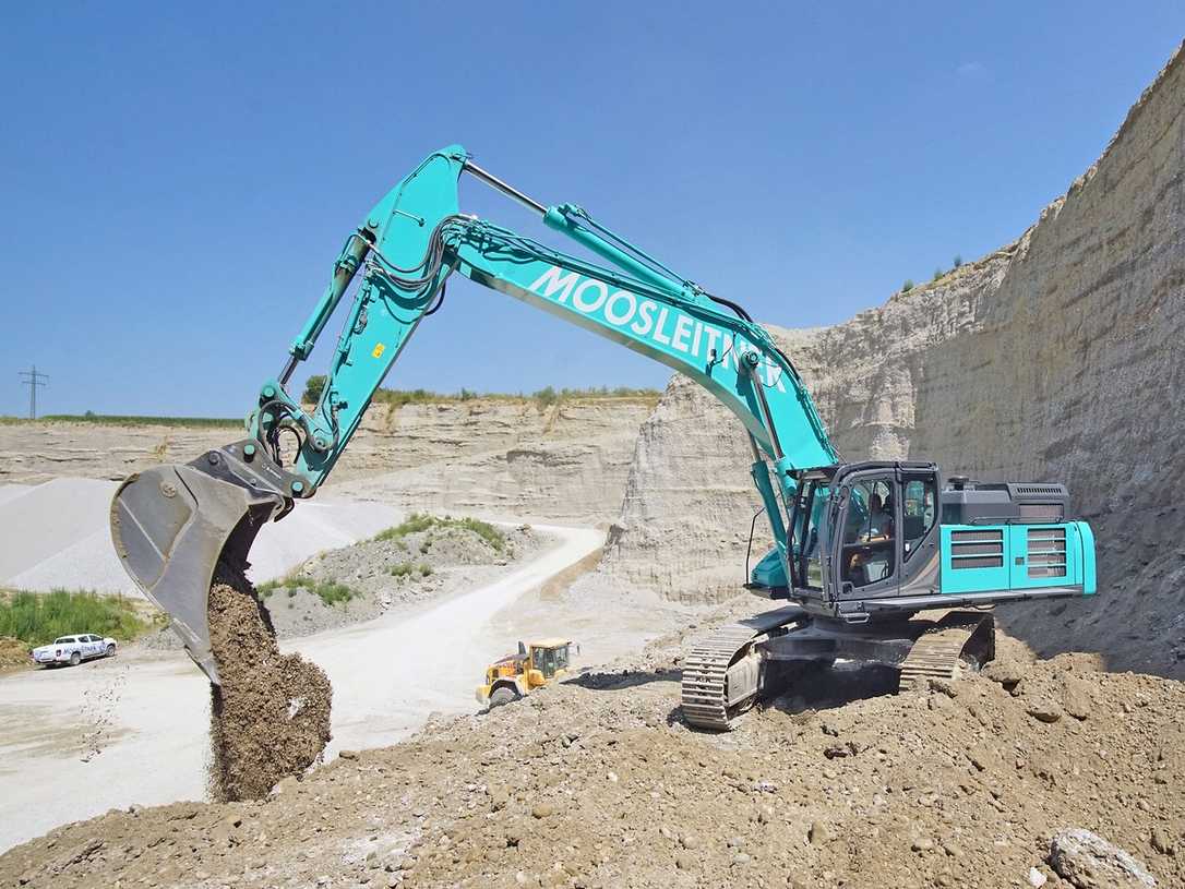 Kobelco-Bagger von EMB Baumaschinen bei Moosleitner Erdbau in Saaldorf-Surheim