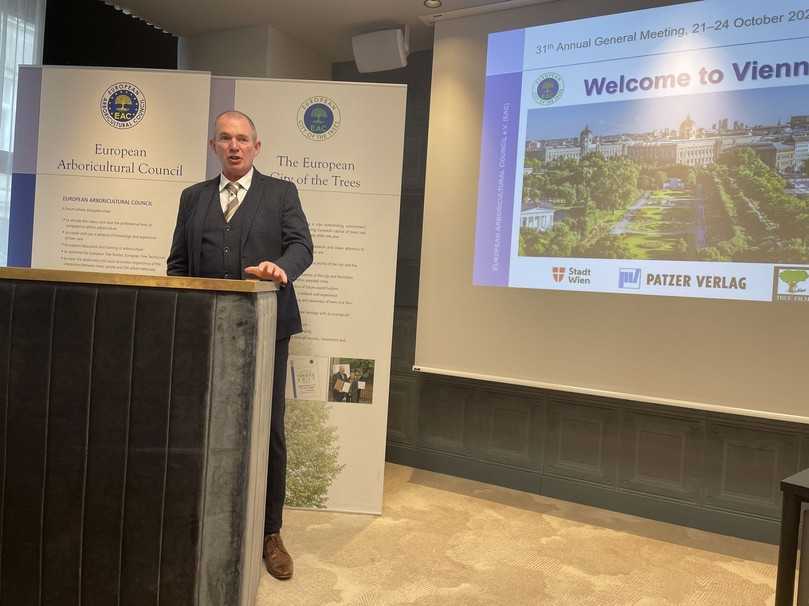 Die Bedeutung von Stadtbäumen rückt immer mehr in den Fokus: Jan Goevert, Vorsitzender der Arbeitsgruppe ECOT Award des EAC. | Foto: EAC