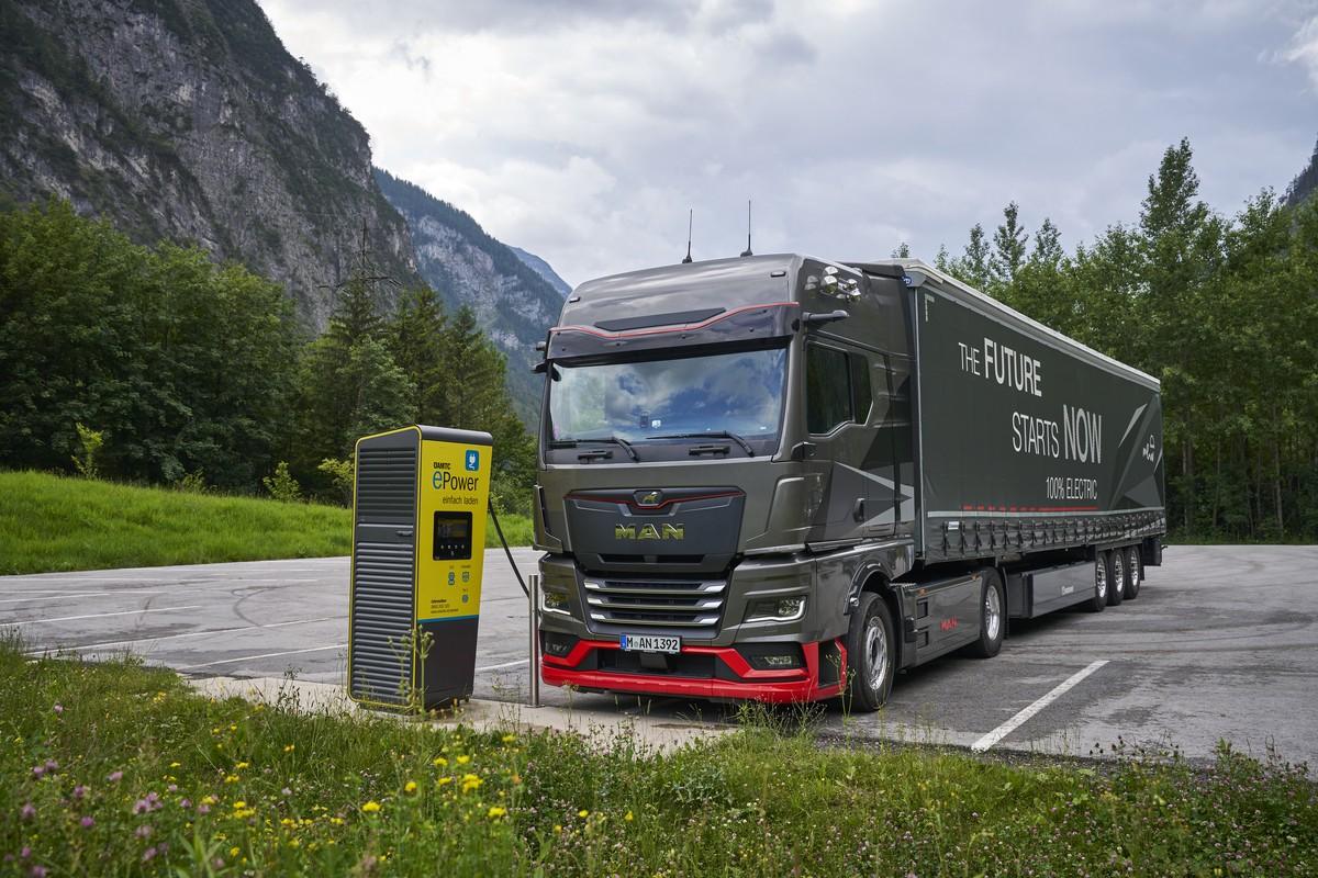 Der MAN eTGX an der Ladesäule: Das Kundesinteresse an e-Lkw ist groß. | Foto: MAN Truck & Bus